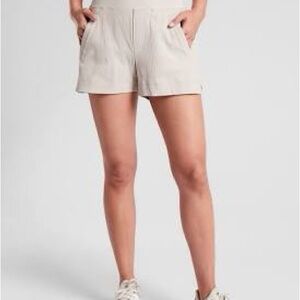 Athleta Women’s Trekkie North Shorts Khaki Size 18